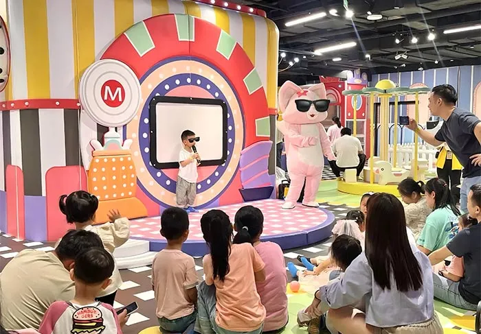 Indoor Playground Stage