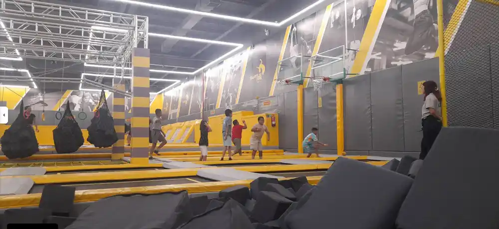 Jump-Trampoline-Park-basketball