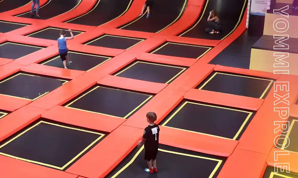  Fully compliant commercial trampoline park free jump zone, engineered with thick high-density safety pads and strong PP mats to meet strict ASTM safety requirements.
