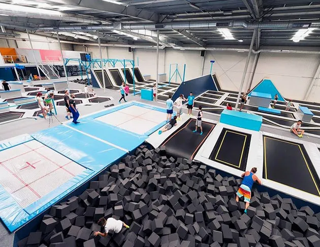 Saltos trampoline park