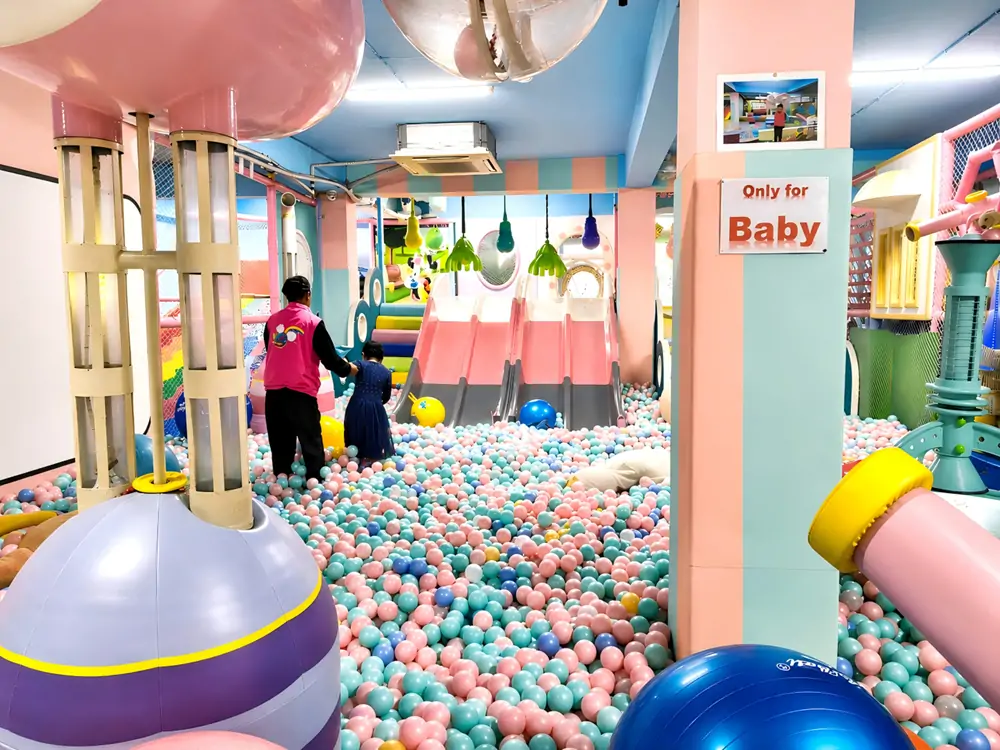 Certified commercial soft playground baby ball pit attraction, boost daily foot traffic and gross revenue for family entertainment center