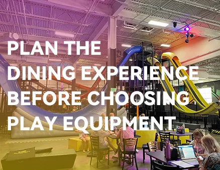 This wide banner shows a family dining area adjacent to a large indoor playground with slides. Overlaid with the text “PLAN THE DINING EXPERIENCE BEFORE CHOOSING PLAY EQUIPMENT”, it emphasizes that restaurant play spaces should be designed around dining operations, seating layout and supervision needs, rather than simply added as standalone attractions.